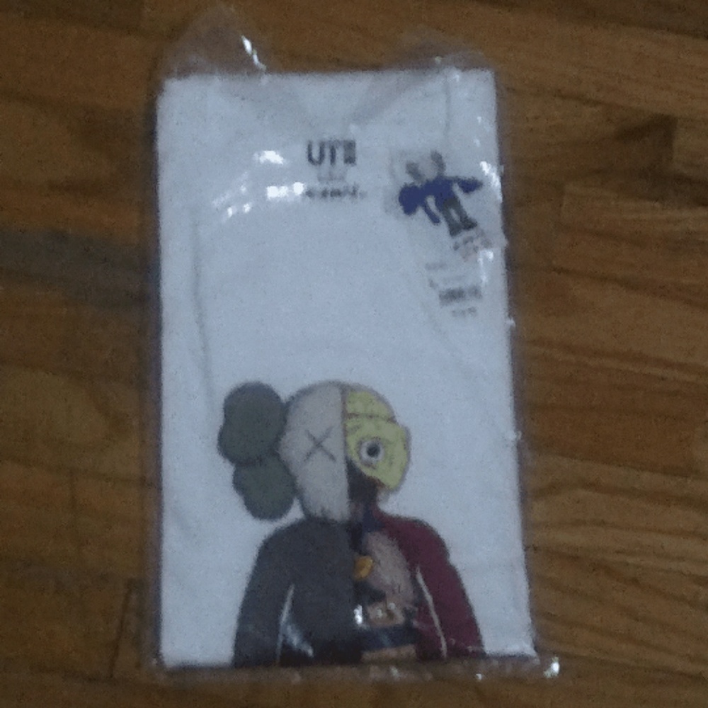 Uniqlo x KAWS  T-Shirt